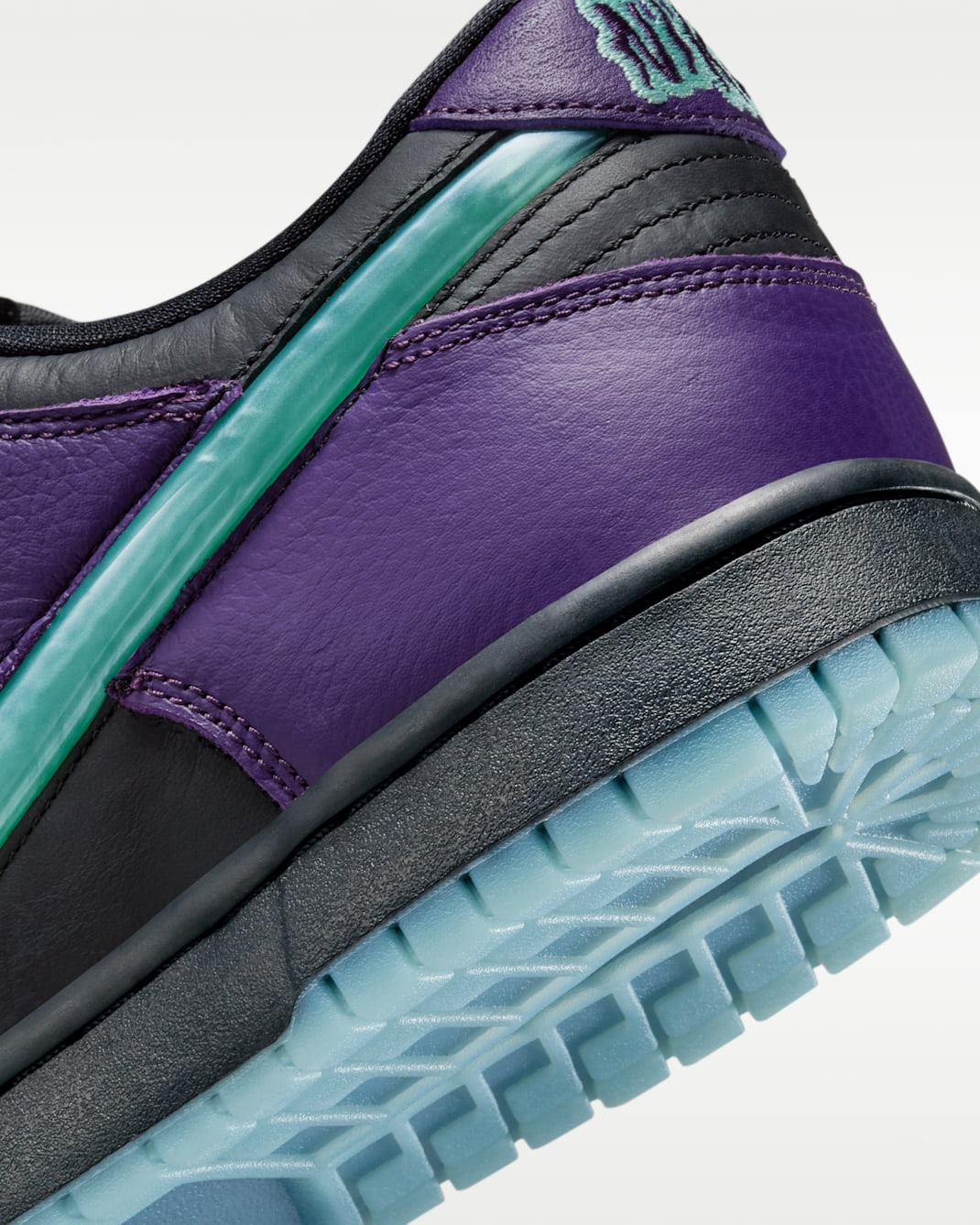 Nike Dunk Low Retro Limited Shoes