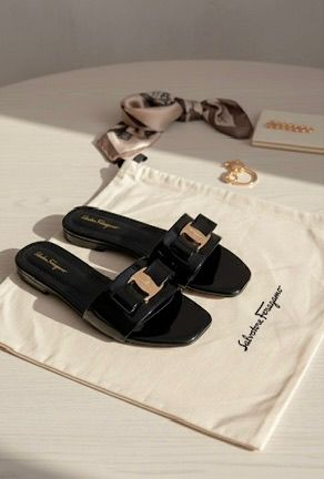 Salvatore Ferragamo Vara bow slide