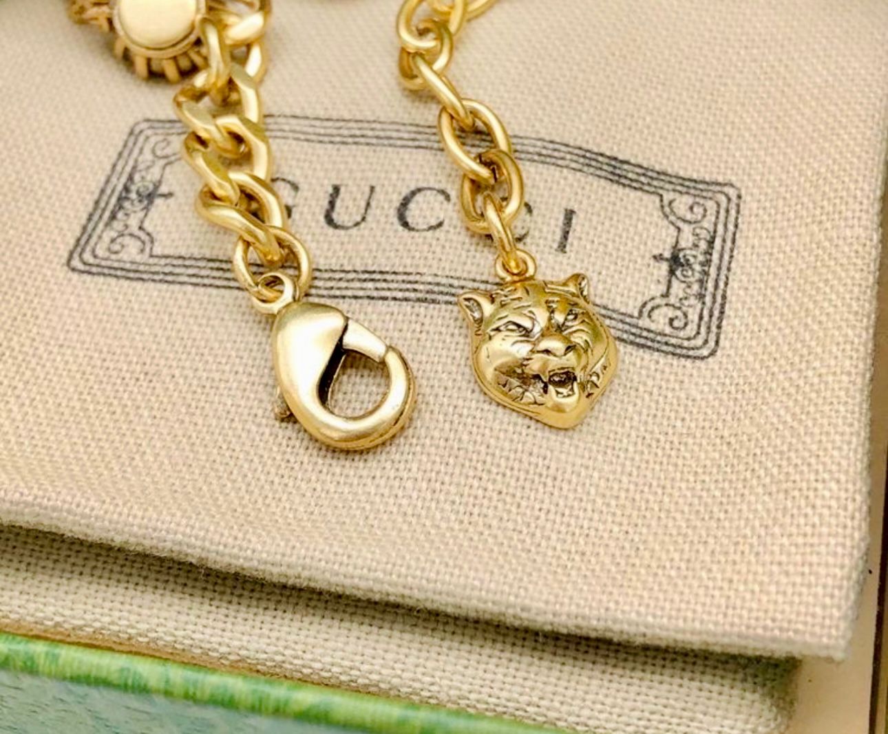 GUCCI SIGNATURE CHAIN BRACELET