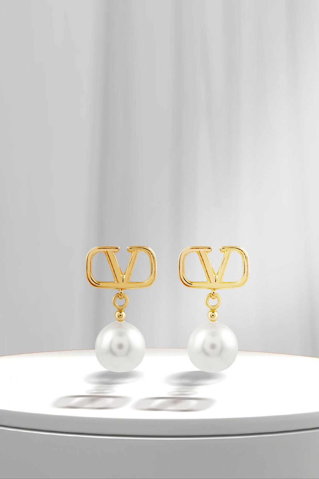 Valentino Pearl Earrings – Elegant Designer Beauty
