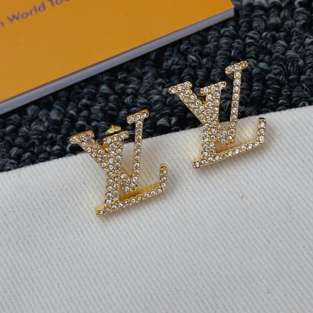 LV MONOGRAM CRUISER EARRING FOR HER