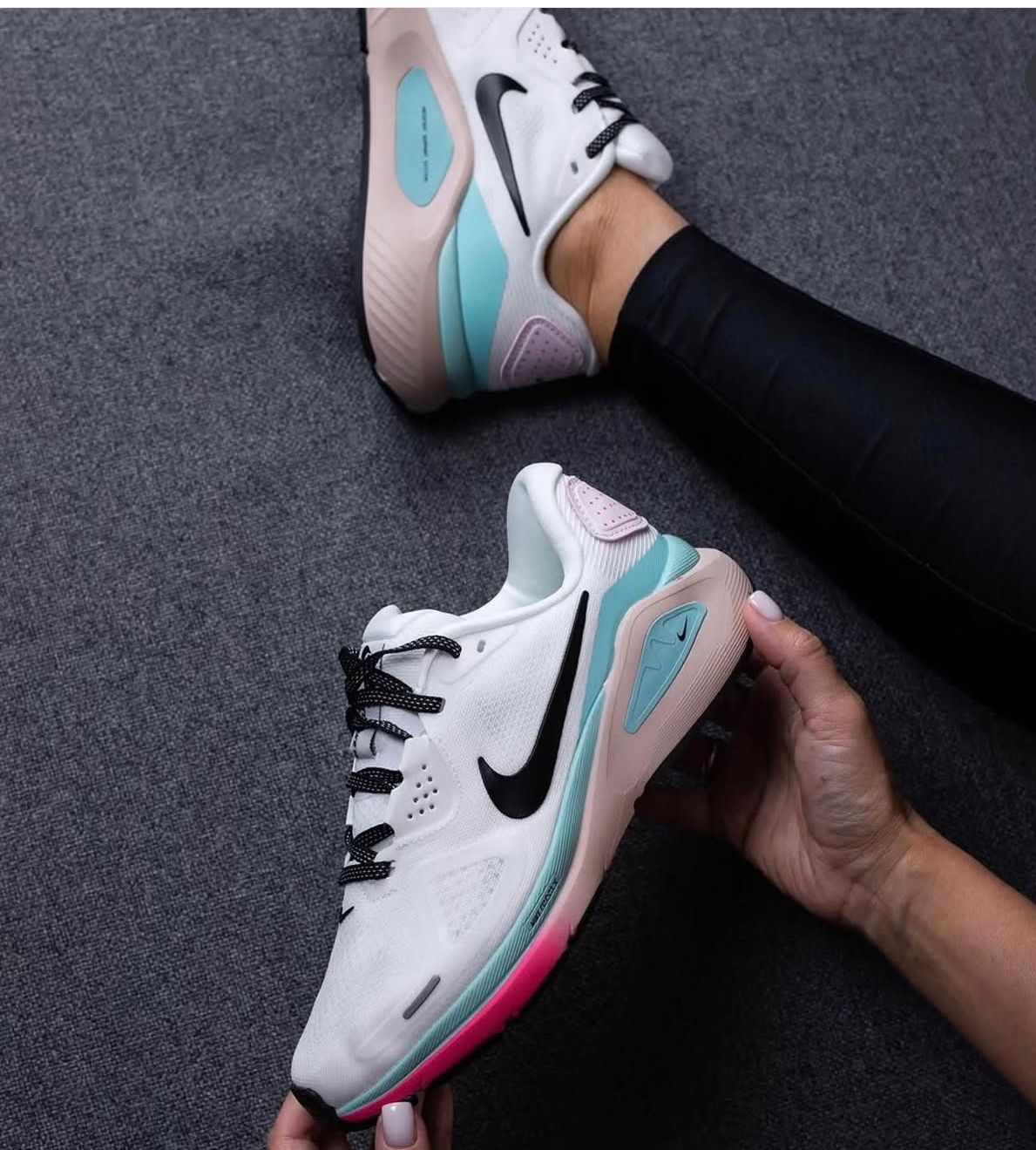 NIKE Structure 26 Running Shoes