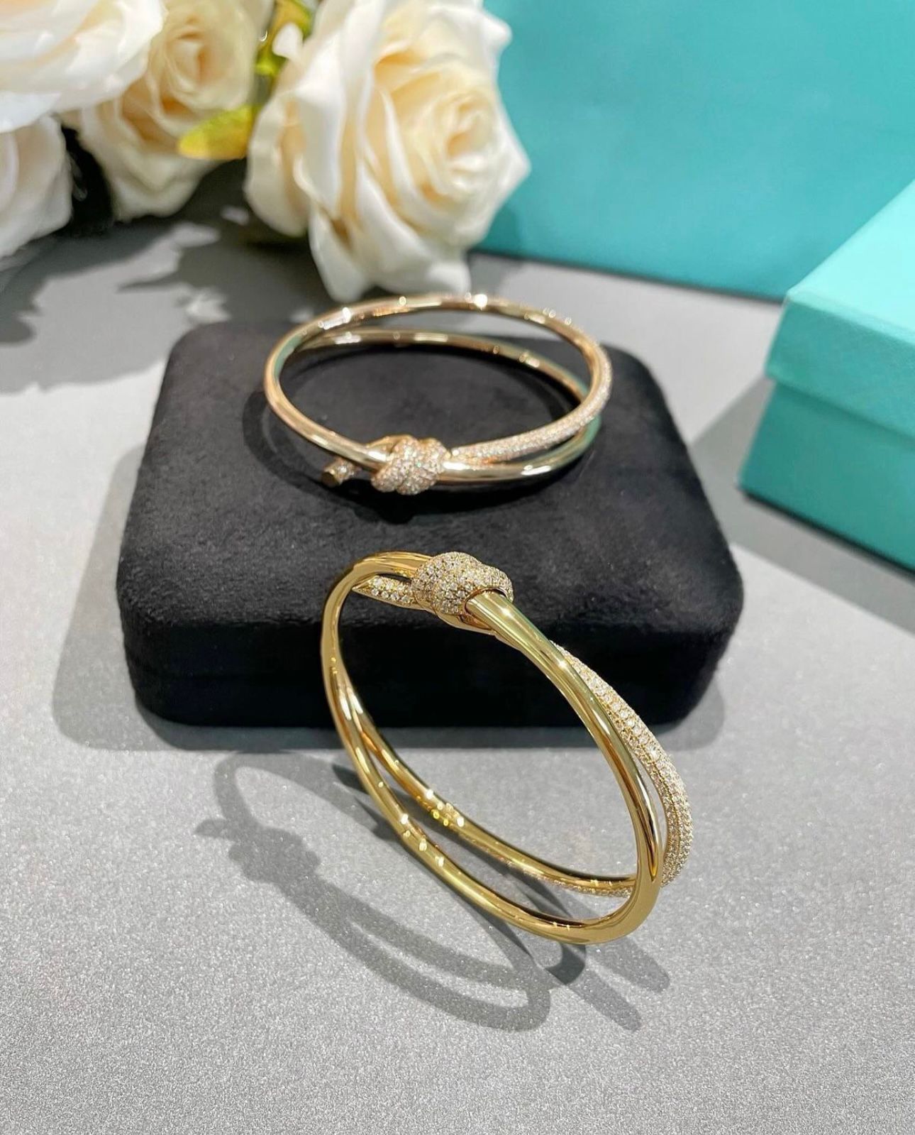 Tiffany&Co. Knot Beautiful Bangle
