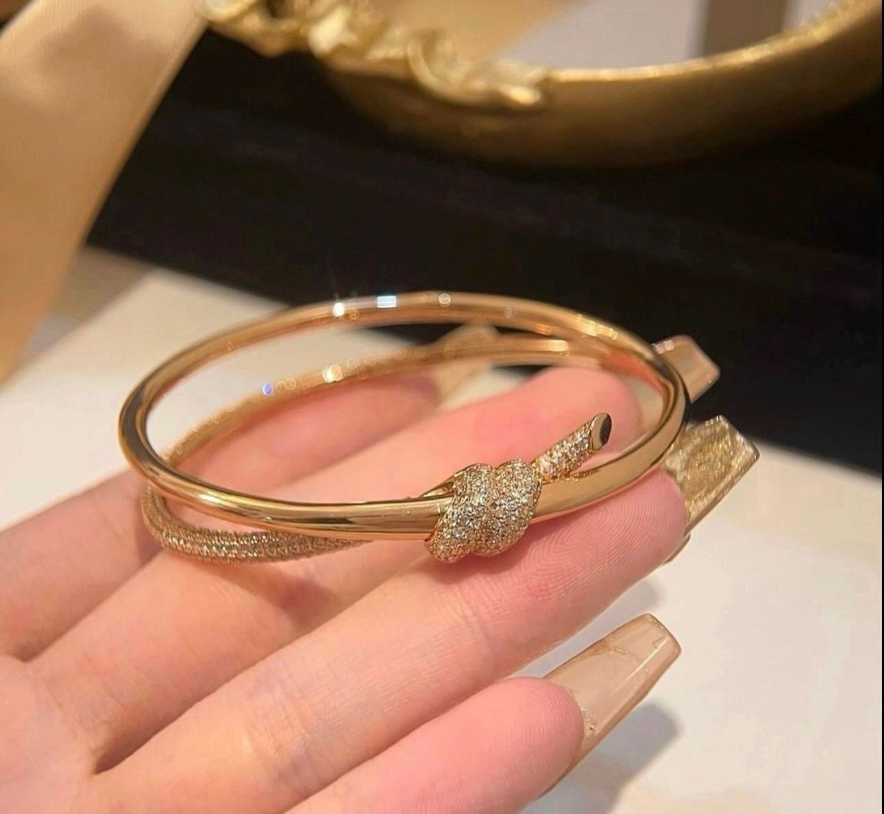 Tiffany&Co. Knot Beautiful Bangle
