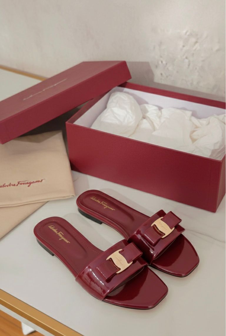 Salvatore Ferragamo Vara bow slide