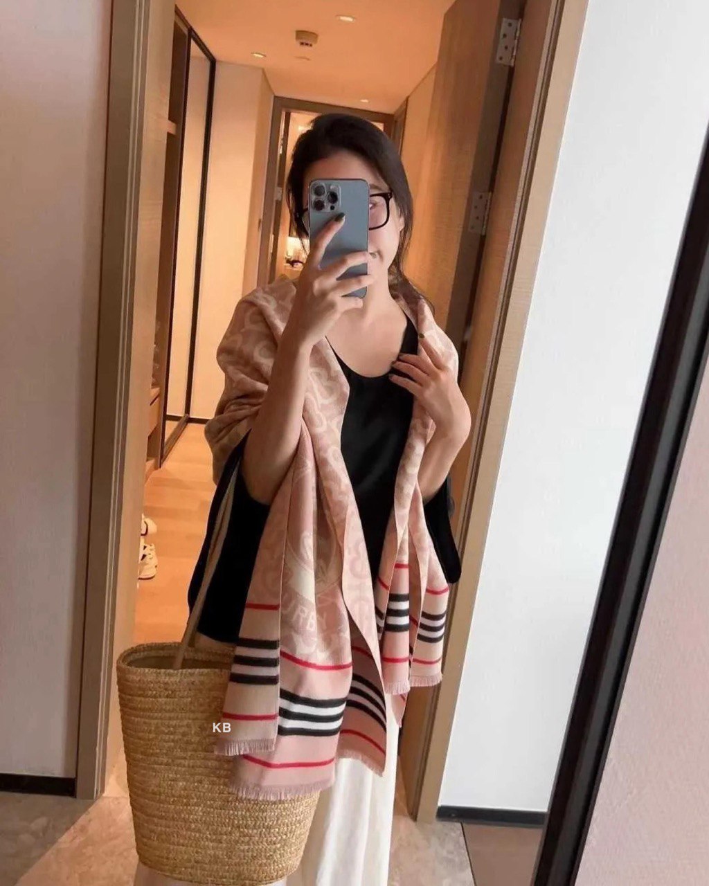 BURBERRY Semi-Woollen Stole – Luxury BB Initial Edition