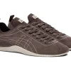 1183C489_201_SB_FR_GLB.jpg Onitsuka Tiger SCLAW Unisex Shoes in black