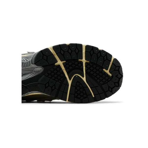 1906_men_link2_csv_1906r-moonbeam-raincloud-m1906rrd_row5_resized.png New Balance 1906R New Spruce Sneakers side view