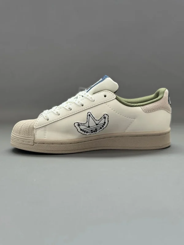 Adidas Superstar Sneakers in classic white and black