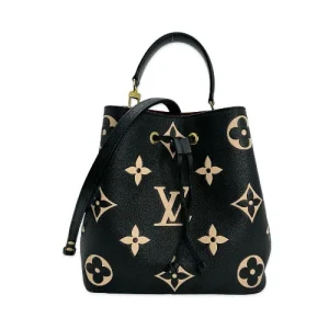Front view of LV PREMIUM SLING BAG