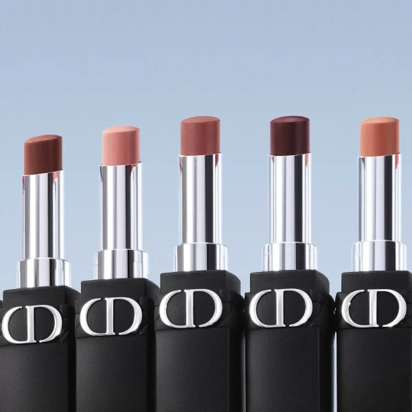 DIOR Rogue DIOR Forever Lipstick in shade Red