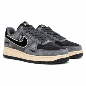 Nike x Air Force 1 Sneakers in white and black