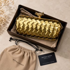 Bottega Veneta Clutch – Made in Italy Signature Luxury