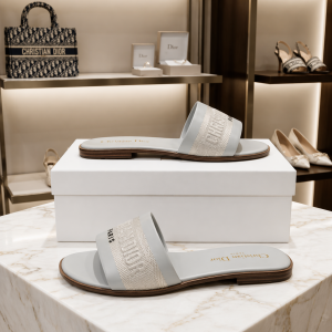 Dior Slippers for Her – Elegant Luxury Slides