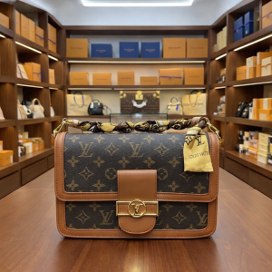 ChatGPT_Image_Mar_7_2026_03_46_19_PM.png LV Sling Bag – Iconic Designer Style