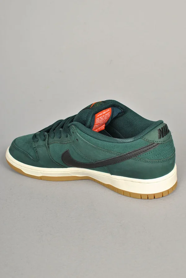 FJ1674-Deep-Fir-Black-Fir-Sail_1.jpg NIKE SB Dunk Low Pro - Deep Fir side view