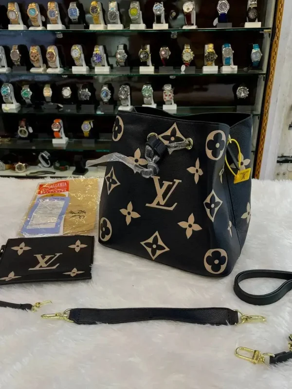 Front view of LV PREMIUM SLING BAG