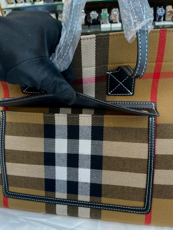 WS11xMxP.jpg BURBERRY handbag for girls in pink