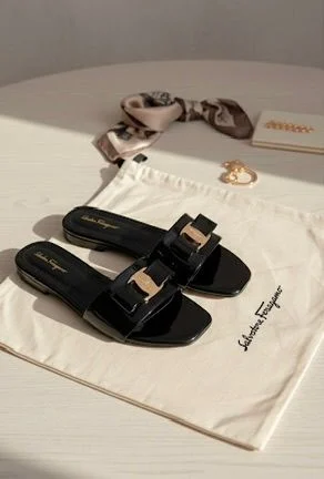WhatsAppImage2026-01-15at7.08.16PM.jpg Salvatore Ferragamo Vara Bow Slide in black