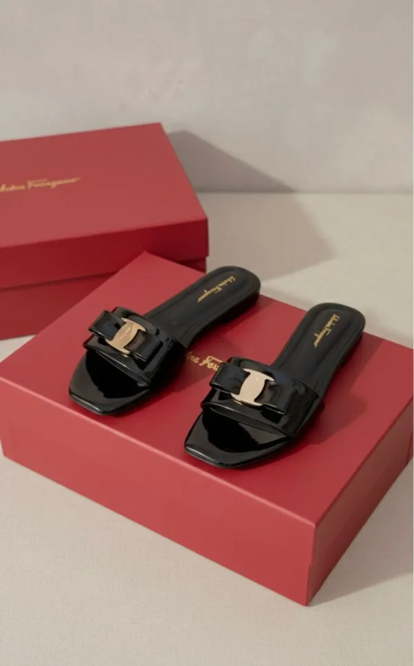 WhatsAppImage2026-01-15at7.08.16PM_1.jpg Salvatore Ferragamo Vara Bow Slide in black