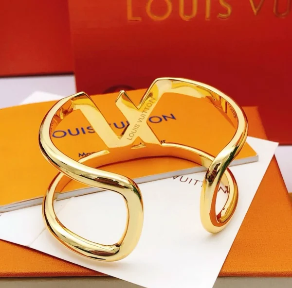 LV Volt One Cuff Diamond Bracelet front view