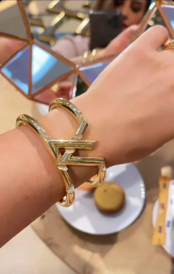 LV Volt One Cuff Diamond Bracelet front view