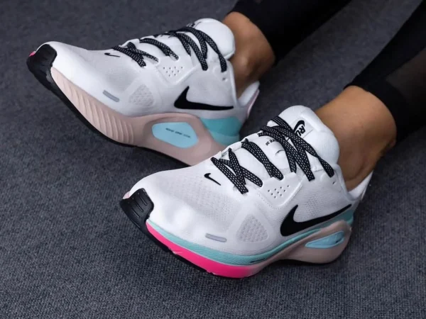 NIKE Structure 26 Running Shoes side view