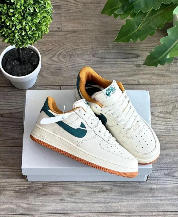 Nike Airforce 1 Sneakers in white