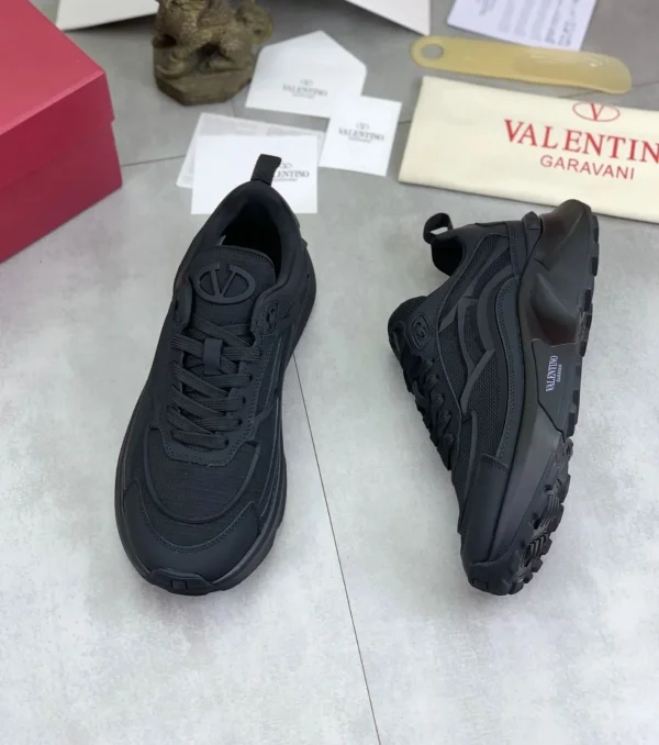 WhatsAppImage2026-04-09at1.32.50PM.jpg Valentino Sneakers in white and black colorway