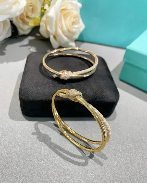 WhatsAppImage2026-04-13at3.54.56PM.jpg Tiffany&Co. Knot Beautiful Bangle on display