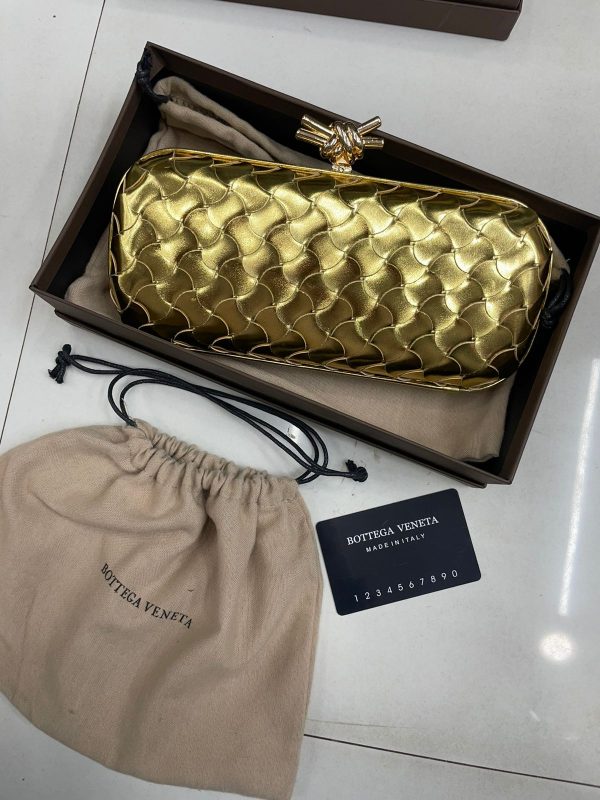 Bottega Veneta Clutch – Made in Italy Signature Luxury