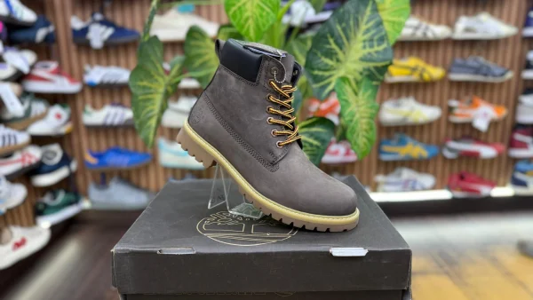 Timberland Heritage Boots in brown leather
