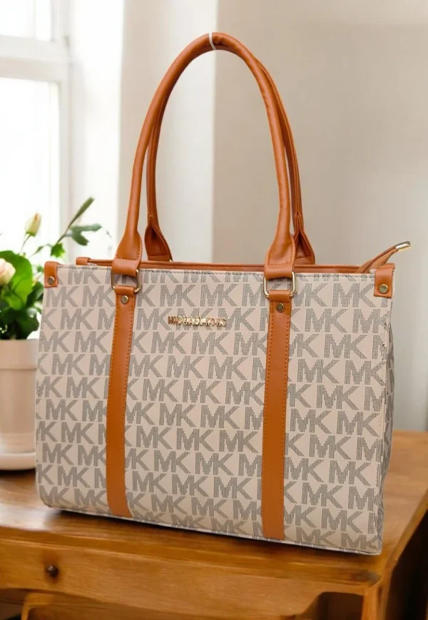 WhatsApp_Image_2026-02-04_at_4.40.11_PM_1.jpg Michael Kors Large Tote Bag in black with laptop compartment