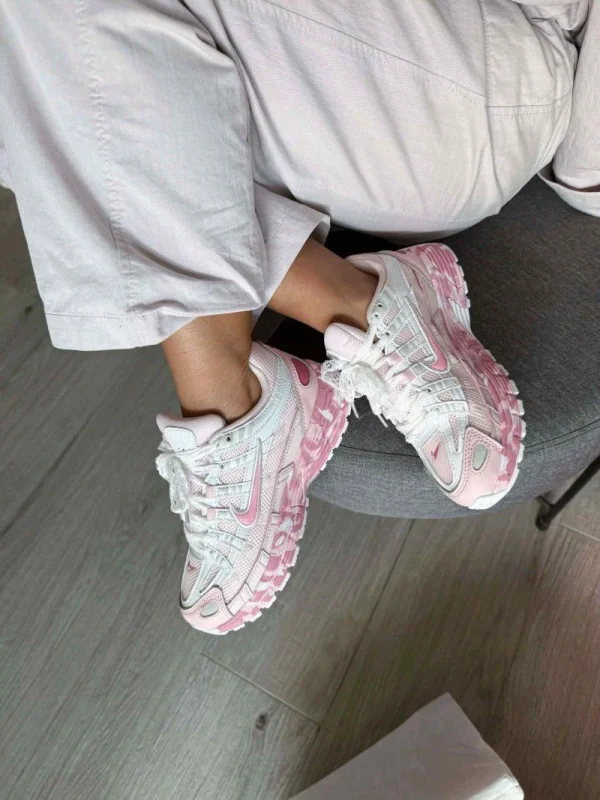 Nike P-6000 Unisex Trainers in black and white