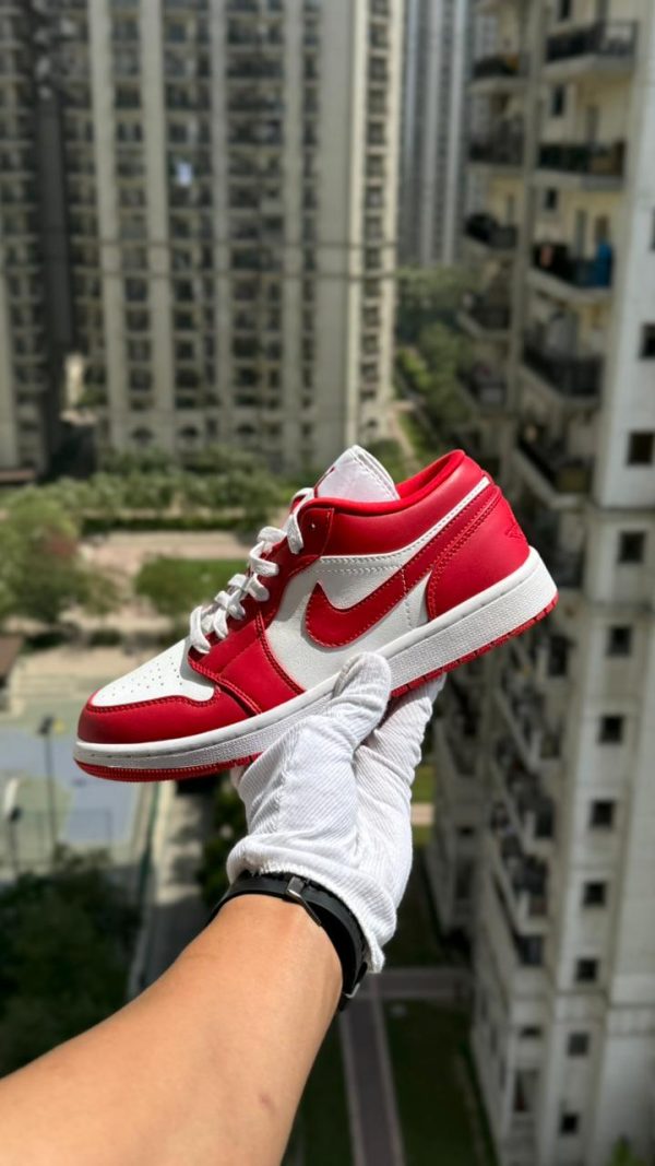 WhatsApp_Image_2026-04-15_at_10.51.53_AM.jpg Nike Retro 1 Low Retro Sneakers
