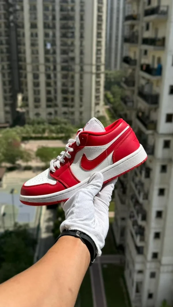 Nike Retro 1 Low Retro Sneakers in black and white