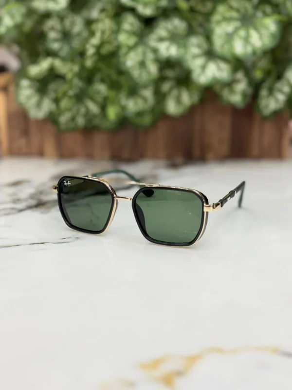 Ray-Ban Unisex Sunglasses in classic black