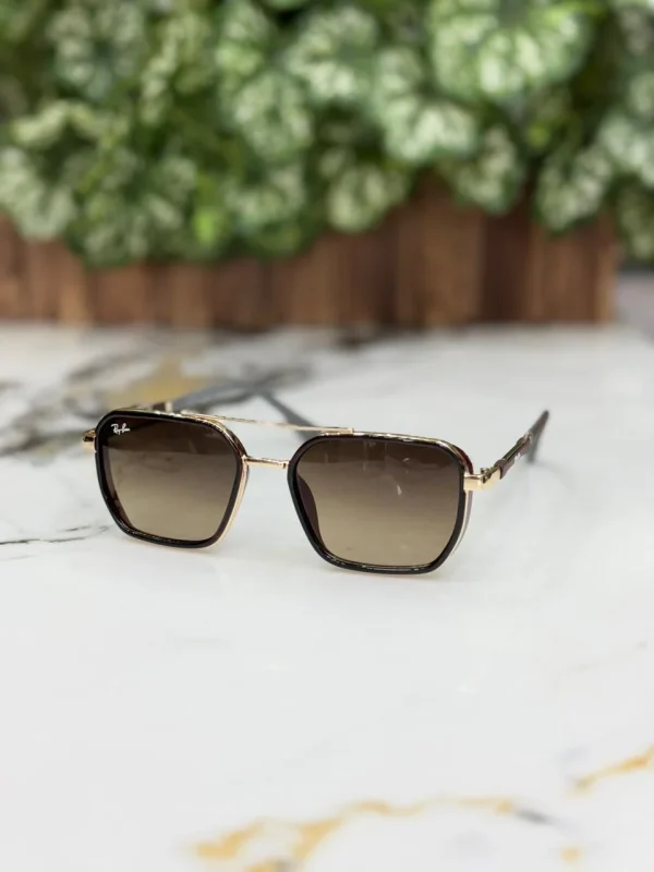 Ray-Ban Unisex Sunglasses in classic black