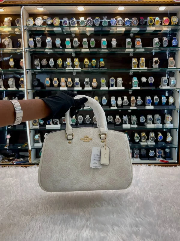 i3EFhBXN.jpg Coach sling bag for girls in white body - front view