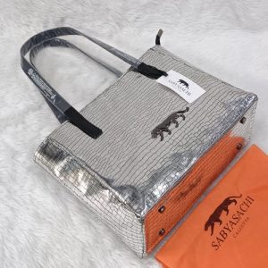 photo_2025-12-11_15-31-17.jpg Sabyasachi Luxe Croc-Textured Tote Bag – Metallic Silver