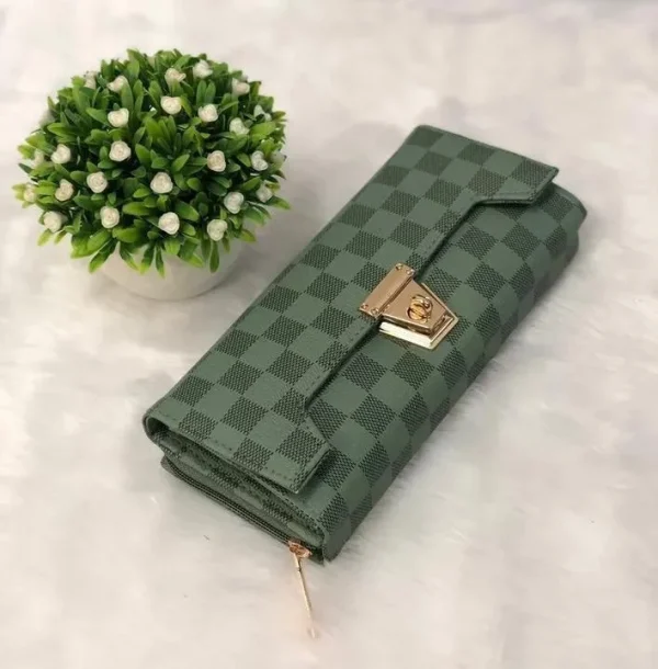 photo_2025-12-15_10-07-16_4.jpg LV Ladies Dual Wallet in elegant design