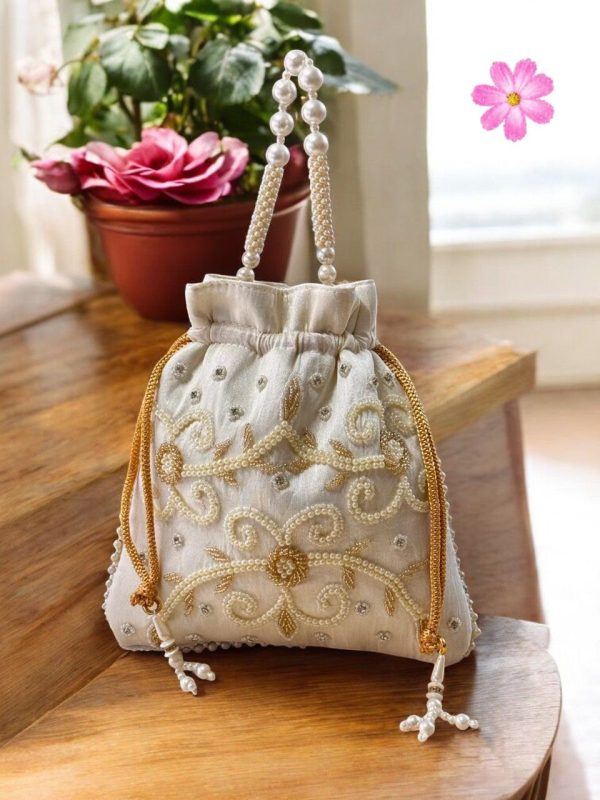 photo_2025-12-15_16-40-36_2_a51e903b-34bd-4399-a56d-1f0e44b4ab9a.jpg Luxory Royal Pearl Embroidered Potli Bag
