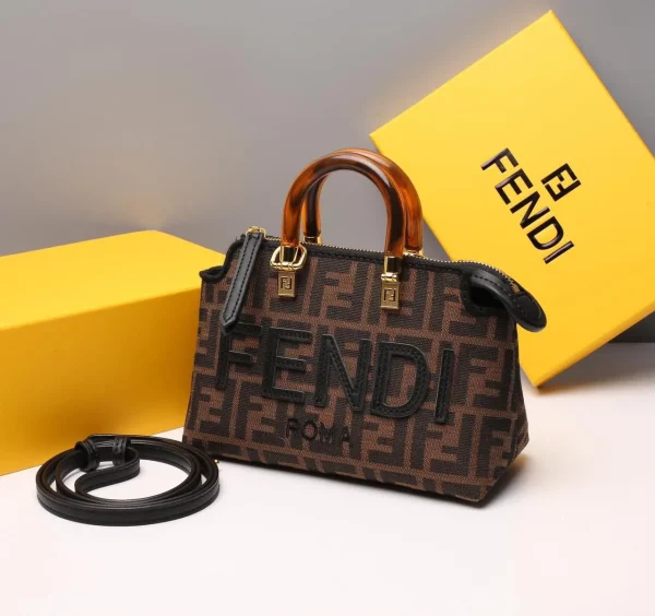 photo_2025-12-17_22-14-23.jpg Fendi Mini Roma Top-Handle Bag in black leather