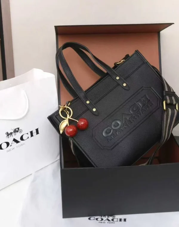 photo_2025-12-17_22-20-17_2.jpg Coach Leather Tote Bag in classic black