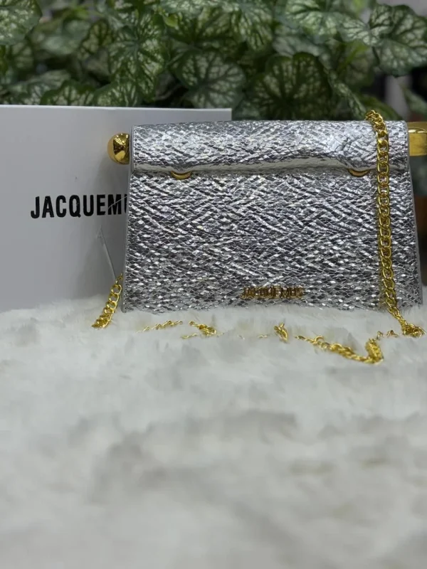 photo_2025-12-20_17-16-20_2.jpg Jacquemus Clutch cum Sling Bag in beige