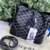 photo_2025-12-20_17-18-55.jpg Goyard Bucket Bag in classic design