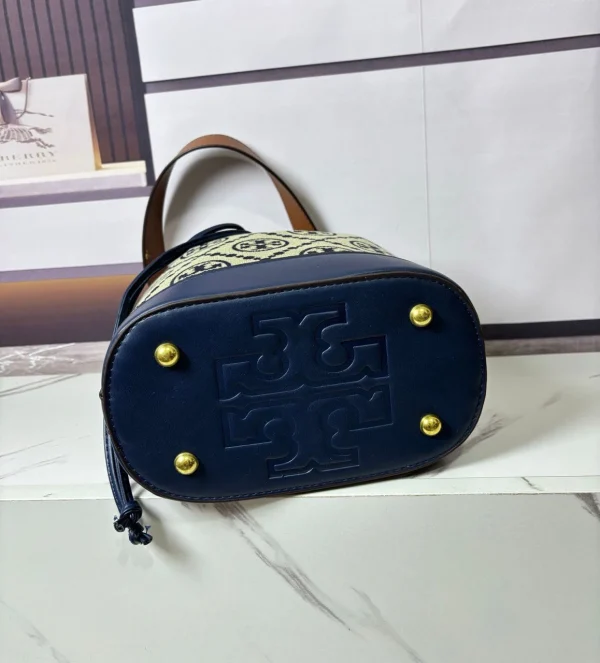 Tory Burch Bucket Bag in classic black