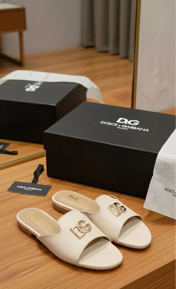 DOLCE & GABBANA DG-logo leather slides in black