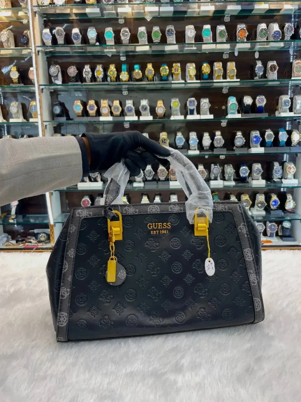 uIHtqwJc.jpg Guess sling bag for girls in black print