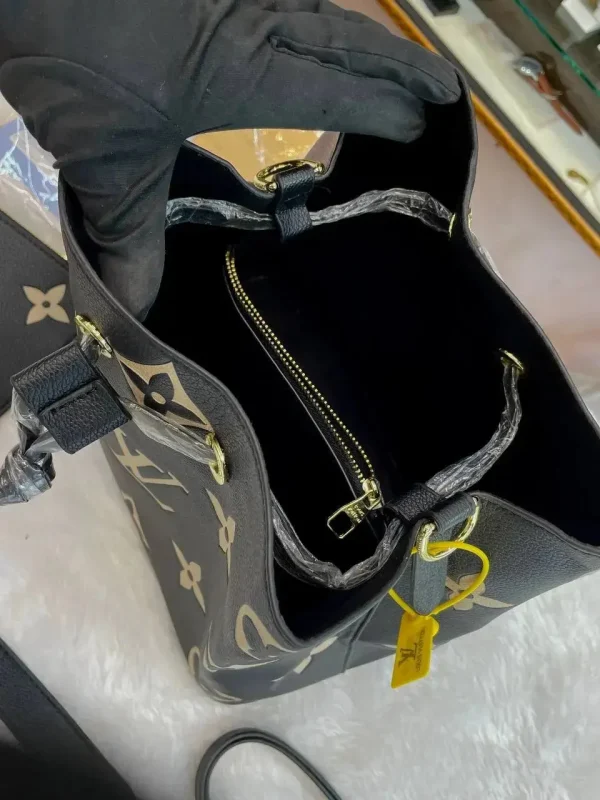 Front view of LV PREMIUM SLING BAG
